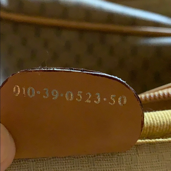 Vintage Gucci Suitcase.  Gold plated hardware. - Picture 16 of 16